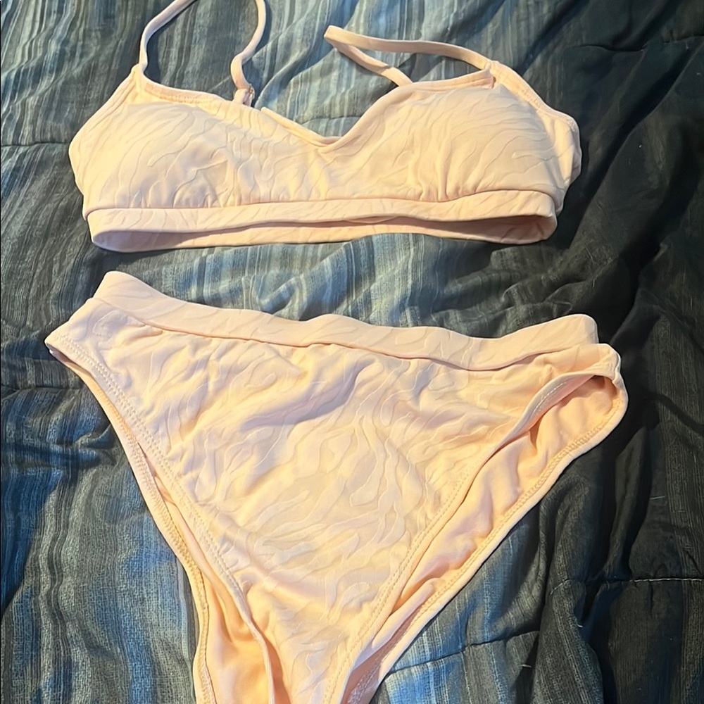 Classic Cream Swim Bra with Timeless Elegance